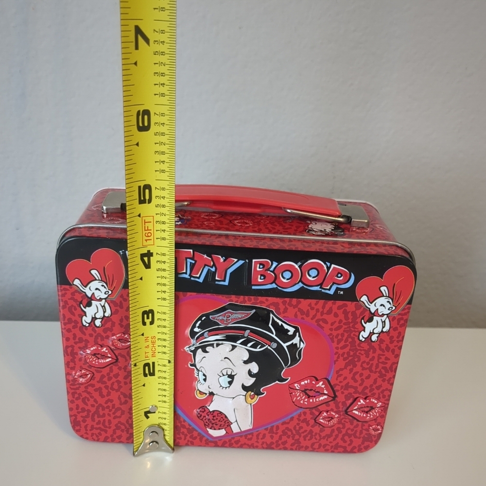 Betty Boop 2005 Small Tin Box + 17 Betty Boop Magnets - Picture 10 of 10